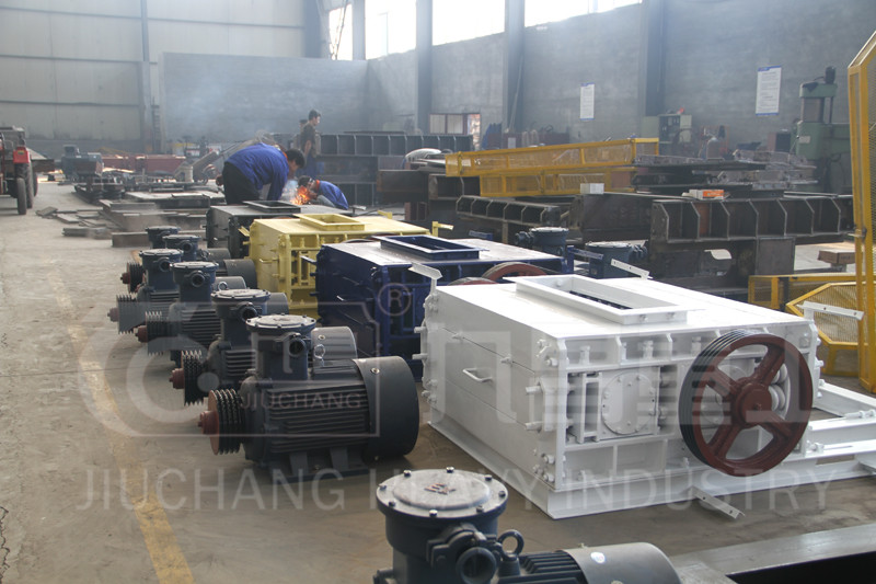 破碎生產(chǎn)線,對(duì)輥破碎機(jī),對(duì)輥破碎機(jī)型號(hào),破碎生產(chǎn)線注意事項(xiàng)